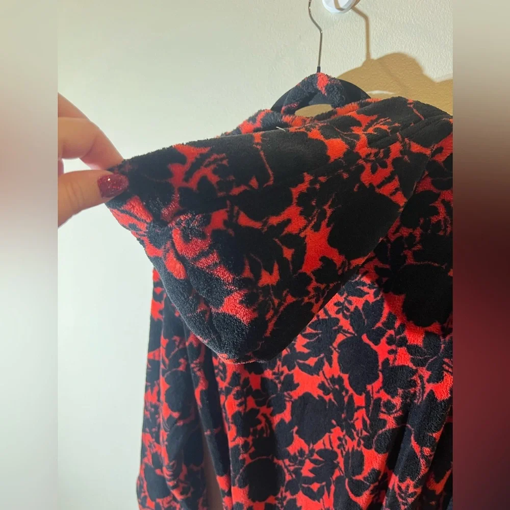 Vera Bradley hooded tie front red black floral robe red black women’s S/M belted